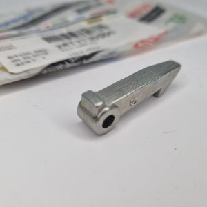 Гачок ручки люка 2813130300 пральної машини Beko