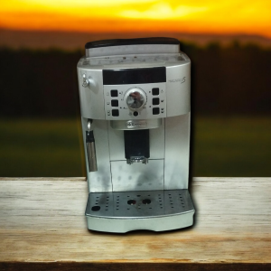 Кавомашина б/у Delonghi Magnifica S